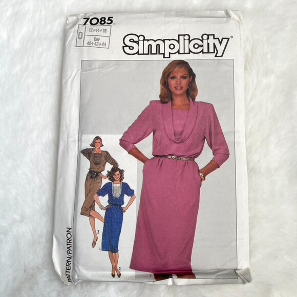 3 Simplicity Sewing Patterns - Picture 6 of 7